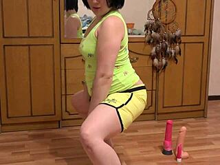 hey, check this gymnastics brunette's beautiful butt in homemade anal penetration with gaping anus emoji😉