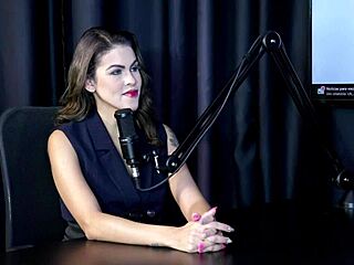 Uber driver jerks for her squirting