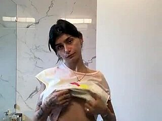 Miának a hatalmas ében seggje