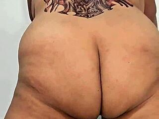 Look at that cellulite ass bouncing slowly