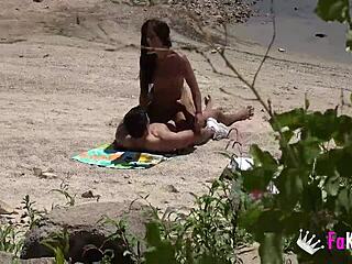 Natali Quinn de quatro para rapidinha no pântano 😈