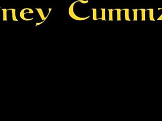 Courtney Cummz miluje gloryhole akciu