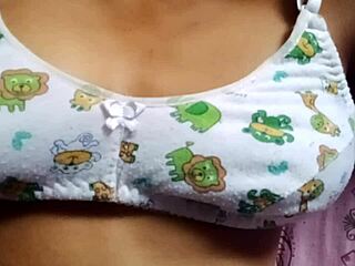 Desi girl shows off her super amazing natural boobs and big tits in casting... 😍