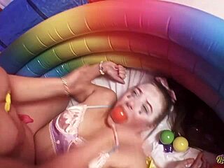 واو، ثلاثية شرجية في مدينة المهرجين مع جيا تيزر وناد ناستي!