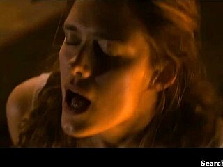 Krista Kosonen zeigt sich oben ohne und gibt Blowjob und Handjob in Kätilö 2015 Szene