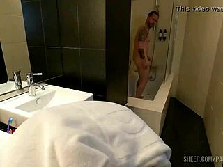 Marina Gold experimentează orgasme reale în anal rough gaping și face fucking