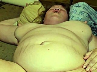 I indulge in foot fetish, cumming on her feet while she touches her pussy