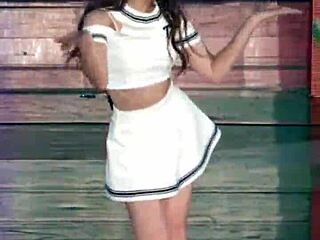 red velvet's wendy performs power up on 180830 in this fancam