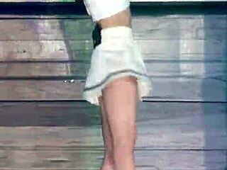 red velvet's wendy performs power up on 180830 in this fancam