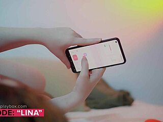 Amatérská tlustá Honeyplaybox ukazuje close-up stříkaní hračkami na oholené kundě