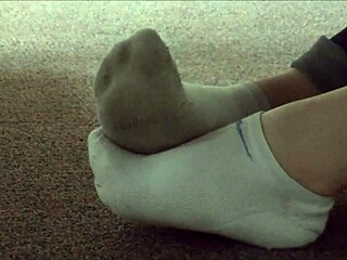 these dirty socks and sneakers look so candid and hidden 😏