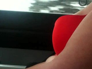 Aussiefox Teasing Truckers with Bold Flashes