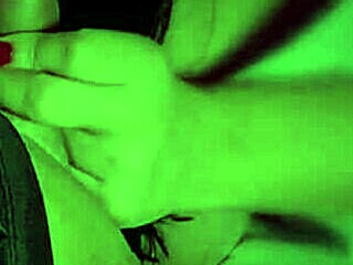 Dlaczego moja siostra ojczyma ssie mi kutasa w domu?