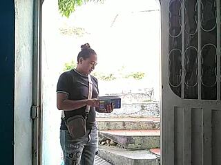 My temu order arrived, no tip for the delivery guy, so I give him my pussy to lick