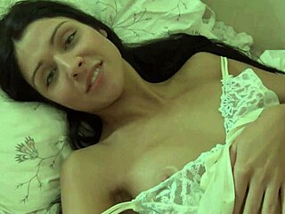 Erin o reaches orgasm with hitachi wand