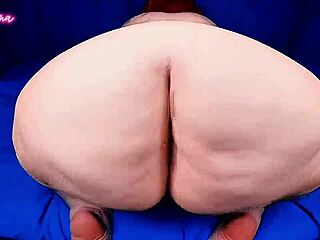 shaking and spreading all that fat loose booty mama