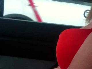 Aussiefox Teasing Truckers with Bold Flashes