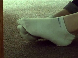 these dirty socks and sneakers look so candid and hidden 😏