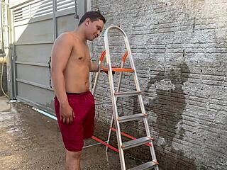 Minta tangga ke tetangga eh dia kasih memek berbulu minta susu di muka