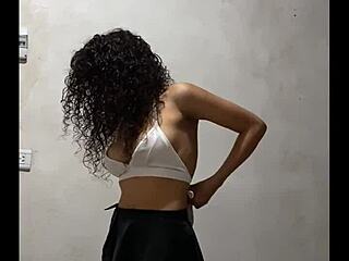 no se que ropa ponerme, el profesor me follo en clase 😏