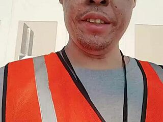 Walking outdoors during work, feeling the public solo amateur atmosphere.