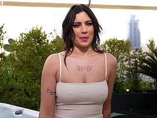 Laury chaude shares with her friend casually