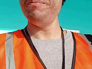 Walking outdoors during work, feeling the public solo amateur atmosphere.