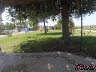 Ich fasse den Schwanz meines Stiefvaters nackt im Park an!