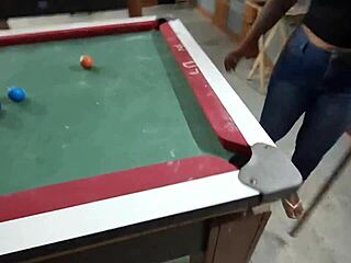 sinuca do prazer, ela perdeu o jogo e ganhou rola na buceta