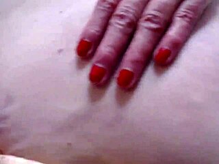 Sexy PAWG Dawnskye1962 letting you explore my body: armpits, ass, under boob, behind knees