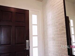 Hukuman Anal Untuk Pembantu Rumah Asia Nakal