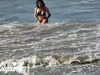 Zauważyłem gorącą Sabrinę Prezotte na plaży i wyruchałem jej dupę w prysznicu