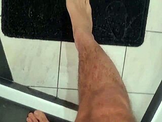 A casa con la matrigna sborrata rischiosa - invito il mio figliastro a casa trova le mie mutandine e sborra 😏