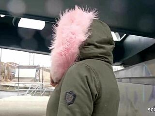 Γερμανίδα scout νέα από το Βερολίνο γίνεται στον δρόμο