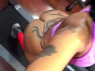 cherokee on treadmill showing that big booty