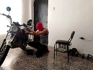 He never saw that kinky move from his cute neighbor