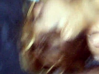 Arcára spriccel a forró sperma cumshot!