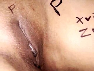 Me chupo los dedos y dedeo rico la vagina de frida latina muy cachonda y sexy 😏