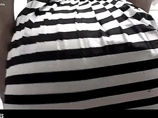 라틴아 섹시 란제리 입고 엉덩이 뽐내기