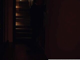 Η Vixen Liz μοιράζεται καυτή φίλη Hazel για θρεσόμπα με άντρα της