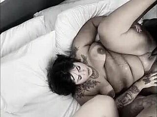 suruba real com duas gordinha gostosa dando muito o cu e a buceta e apanhado na cara putas gostam disso