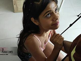 Maćeha moli za kurac u grlu – možeš li odoljeti?