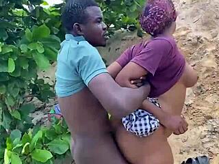 نيك قوي يوم جميل قرب الشاطئ