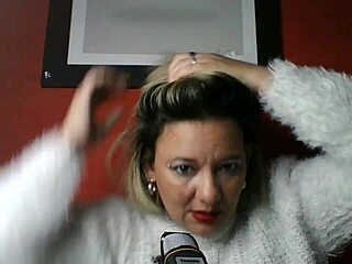 lola talking about erotic things, laughing kkkkkk, what naughty stuff is she saying?