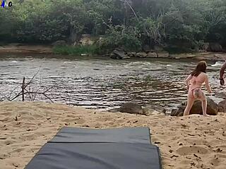 Levei Minha Namora Pro Riacho Pra Tomar Banho E Quebra O Cabaço Com O Mao