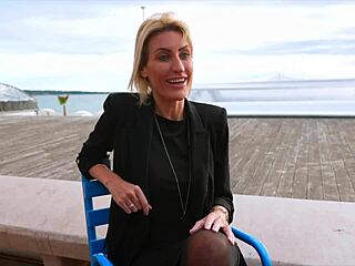 Anouk 30 Ans Psychologue Experte En Bite Avec Gros Tits