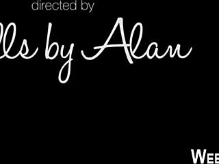 Does this pretty teen eat pussy so well?