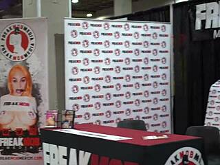 this 2021 miami exxxotica vlog video is awesome 😎