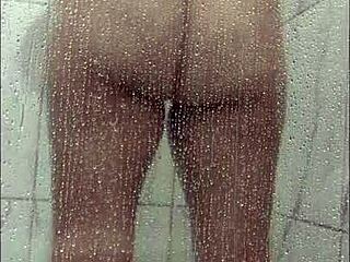 Fui Tomar Banho E Me Masturbei No Chuveiro Com Grandes Tetas