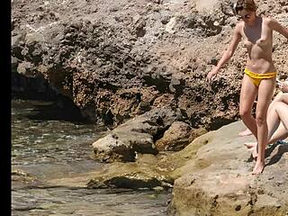 엠마 왓슨, 2022년 6월 이비자 해변에서 목격